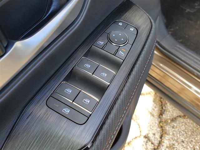 Photo of 2025 Canyon Bronze M Nissan Kicks