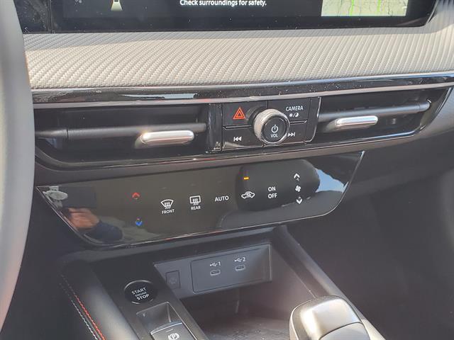 Photo of 2025 Canyon Bronze M Nissan Kicks