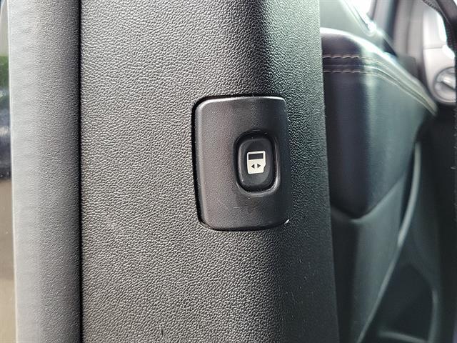 Photo of 2014 Brilliant Black Crystal Pearlcoat Chrysler Town & Country