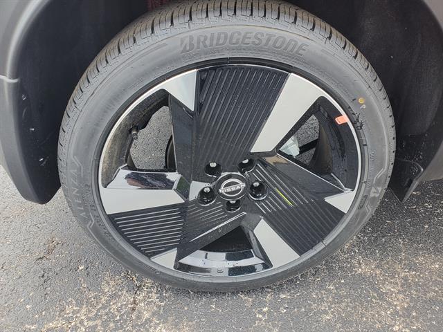 Photo of 2025 2t Red Blk Roof Nissan Kicks