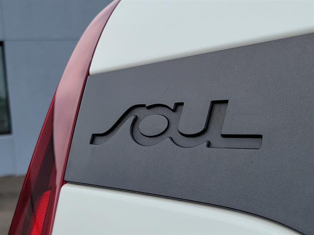 Photo of 2021 Snow White Pearl Kia Soul