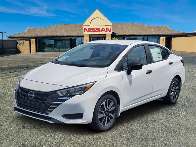 Photo of 2025 Cloud White Nissan Versa