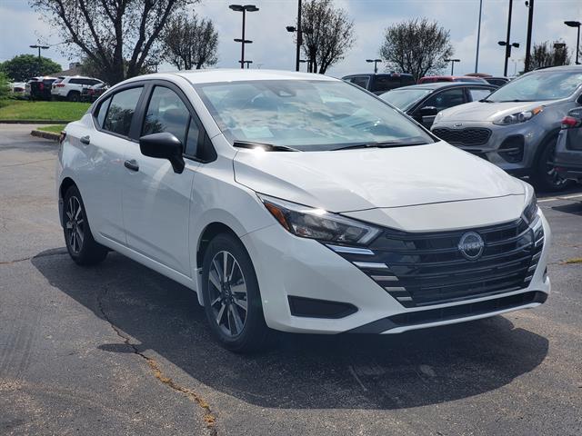 Photo of 2025 Cloud White Nissan Versa