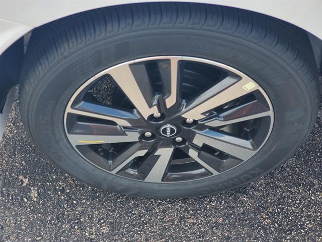 Photo of 2025 Cloud White Nissan Versa