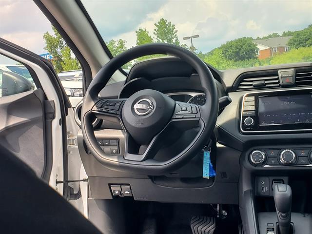 Photo of 2025 Cloud White Nissan Versa