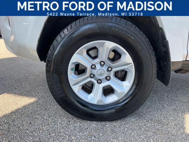 Photo of 2015 Super White Toyota 4Runner