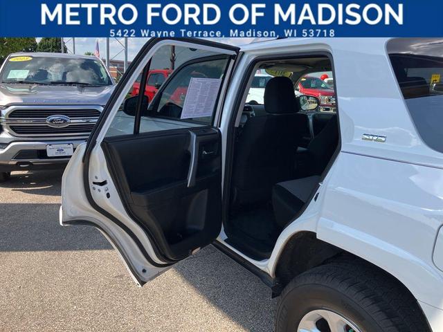 Photo of 2015 Super White Toyota 4Runner