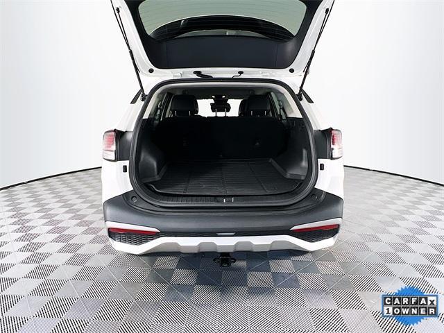 Photo of 2023 Snow White Pearl Kia Sportage Hybrid