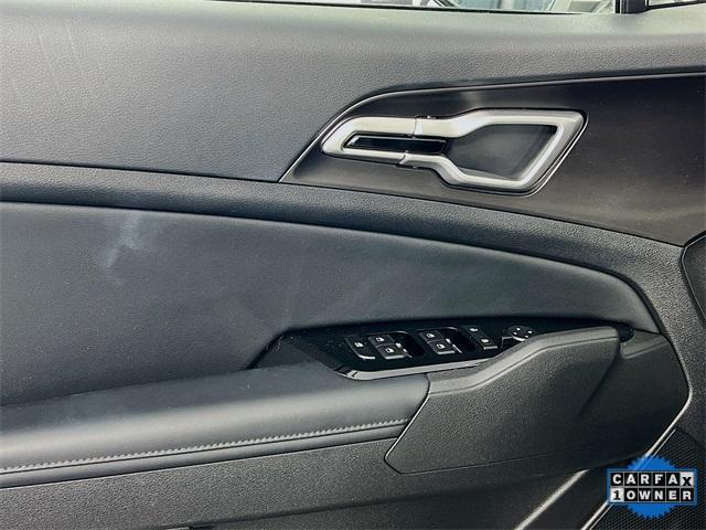 Photo of 2023 Snow White Pearl Kia Sportage Hybrid