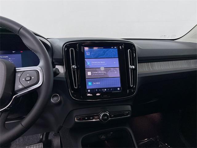 Photo of 2025 Crystal White Pearl Volvo XC40