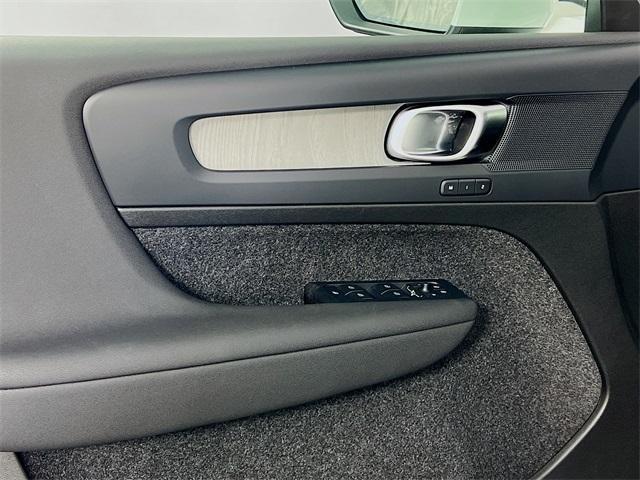 Photo of 2025 Crystal White Pearl Volvo XC40