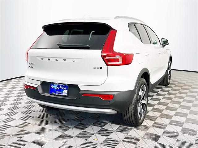 Photo of 2025 Crystal White Pearl Volvo XC40