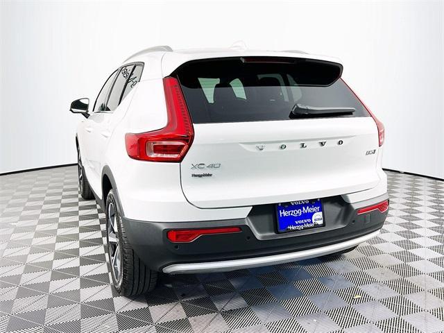 Photo of 2025 Crystal White Pearl Volvo XC40