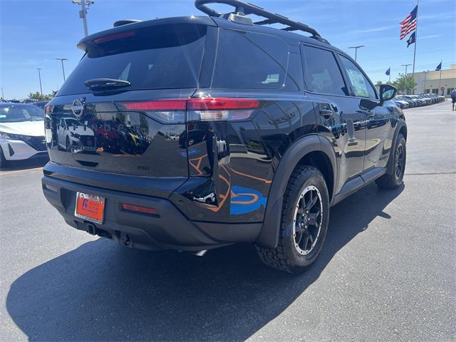 Photo of 2025 Super Black Nissan Pathfinder