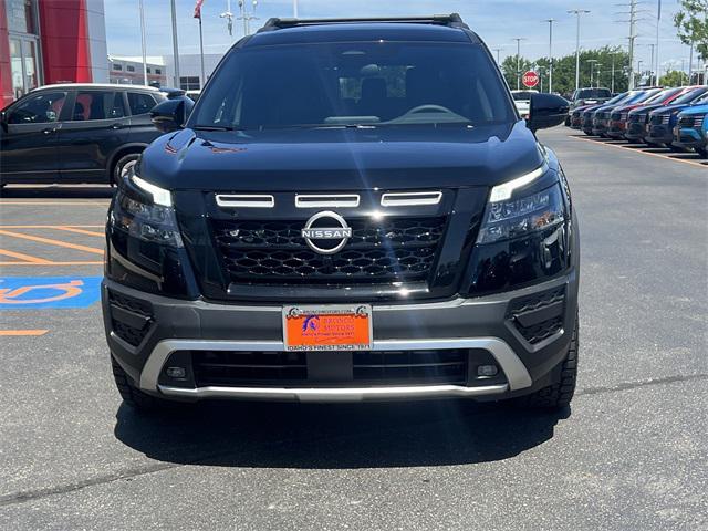 Photo of 2025 Super Black Nissan Pathfinder