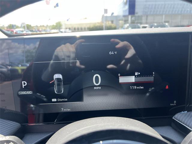 Photo of 2025 Scarlet Nissan Kicks