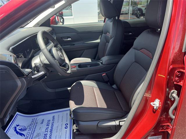 Photo of 2025 Scarlet Nissan Kicks