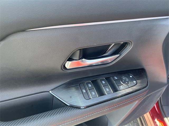 Photo of 2025 Scarlet Nissan Kicks
