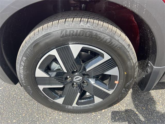 Photo of 2025 Super Black Nissan Kicks