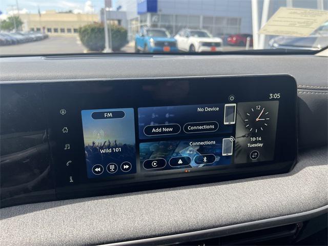 Photo of 2025 Super Black Nissan Kicks