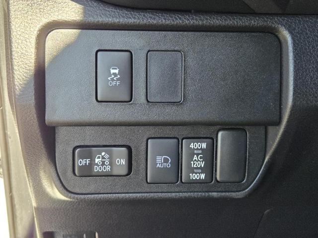Photo of 2022 White Toyota Tacoma