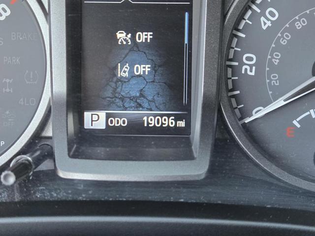 Photo of 2022 White Toyota Tacoma