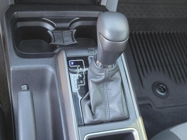Photo of 2022 White Toyota Tacoma