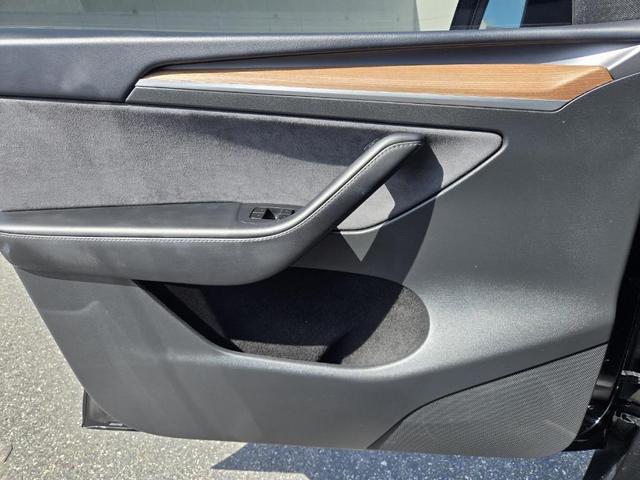 Photo of 2025 Black Tesla Model Y