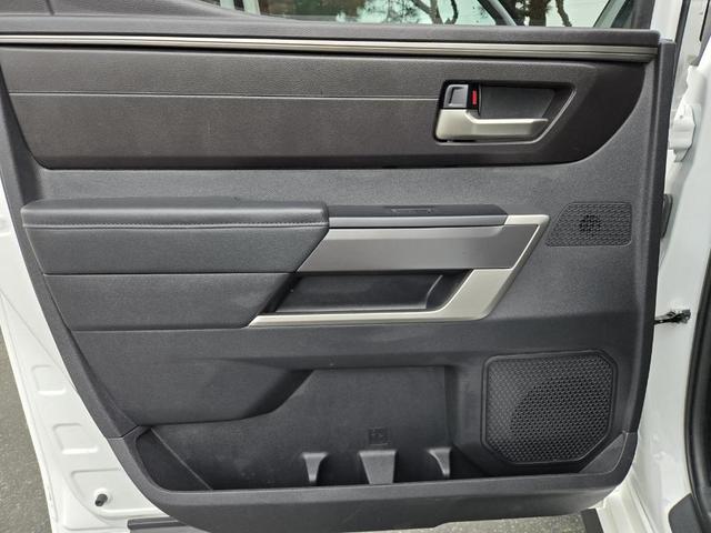 Photo of 2022 White Toyota Tundra