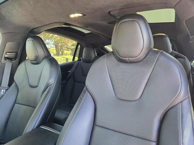 Photo of 2022 Black Tesla Model X