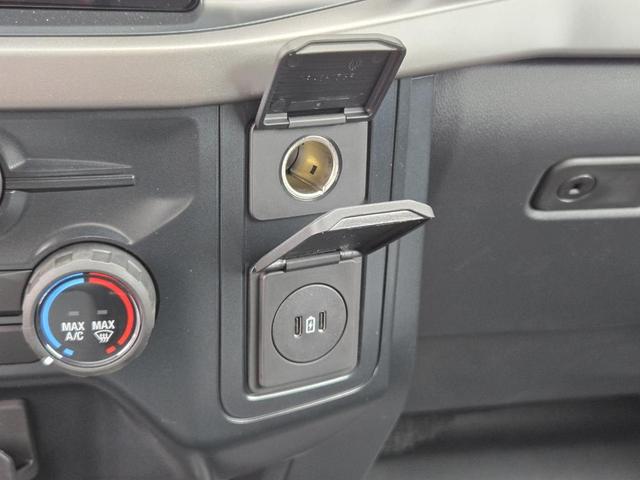 Photo of 2025 Oxford White Ford F-150