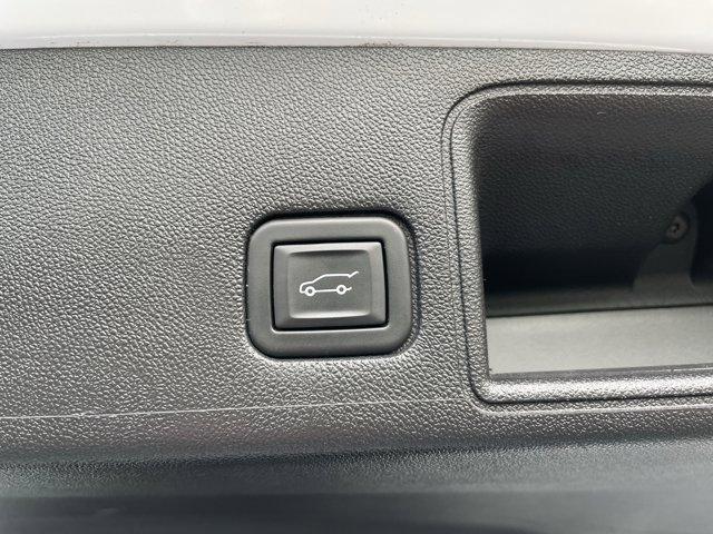 Photo of 2023 Summit White GMC Terrain