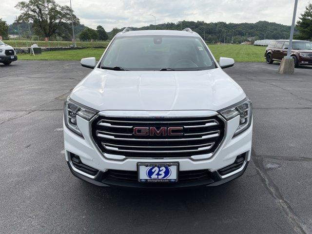 Photo of 2023 Summit White GMC Terrain
