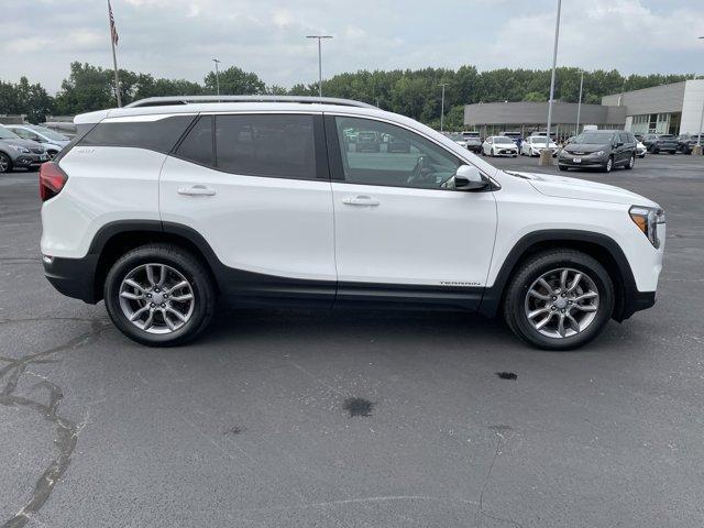 Photo of 2023 Summit White GMC Terrain