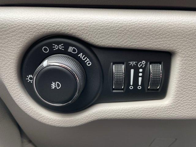 Photo of 2020 Velvet Red Pearlcoat Chrysler Pacifica