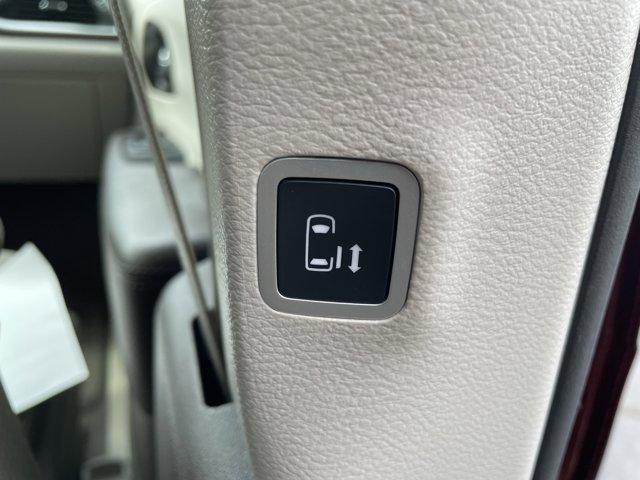 Photo of 2020 Velvet Red Pearlcoat Chrysler Pacifica