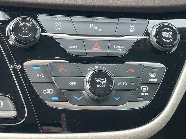 Photo of 2020 Velvet Red Pearlcoat Chrysler Pacifica