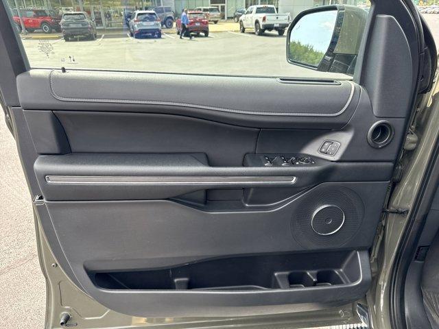 Photo of 2024 Green Ford Expedition
