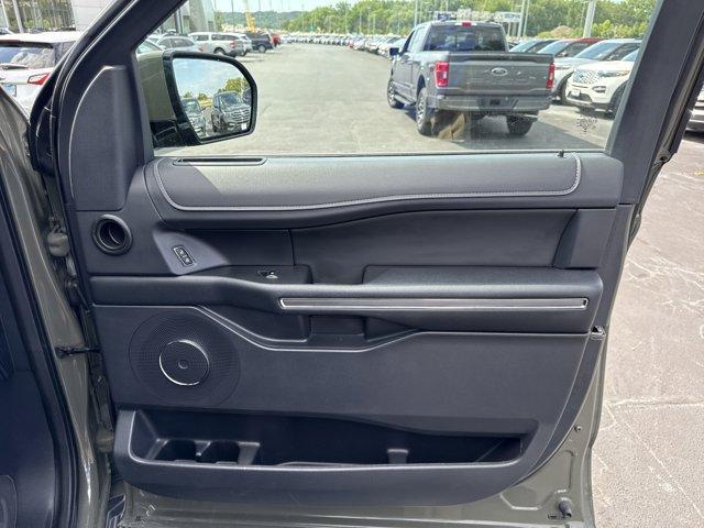 Photo of 2024 Green Ford Expedition