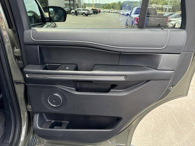 Photo of 2024 Green Ford Expedition