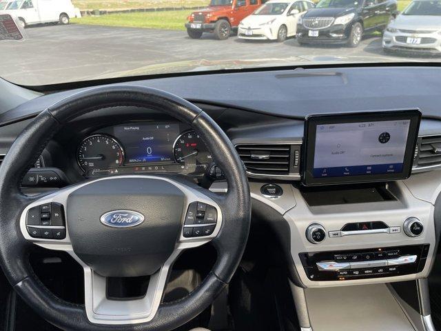 Photo of 2022 Green Metallic Ford Explorer