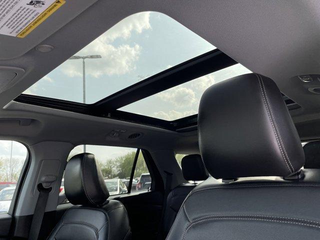Photo of 2022 Green Metallic Ford Explorer