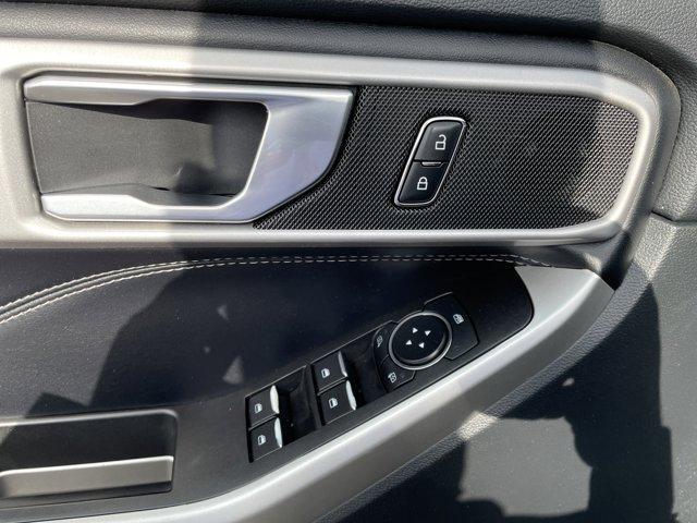 Photo of 2022 Green Metallic Ford Explorer