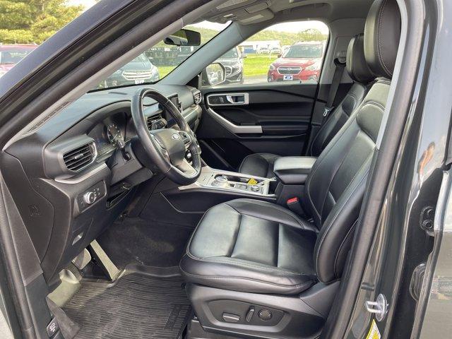 Photo of 2022 Green Metallic Ford Explorer