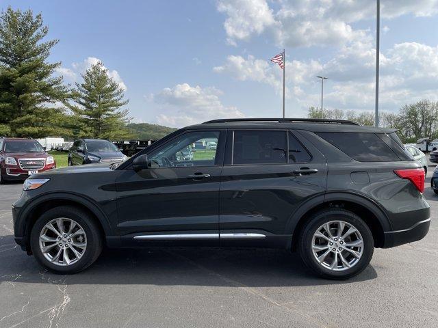Photo of 2022 Green Metallic Ford Explorer