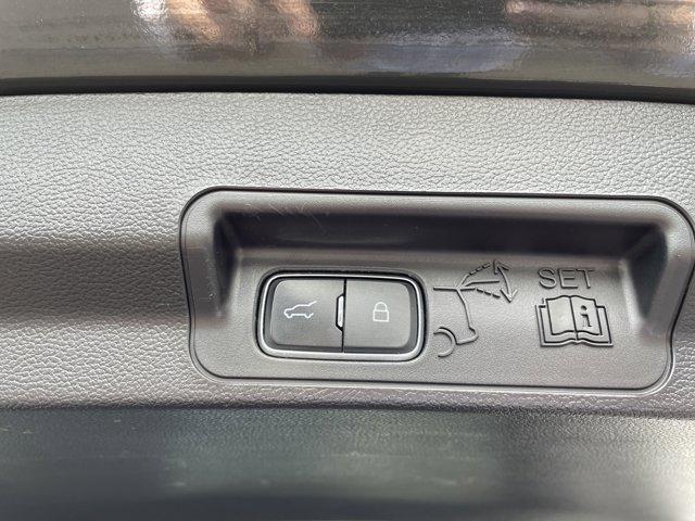 Photo of 2022 Green Metallic Ford Explorer
