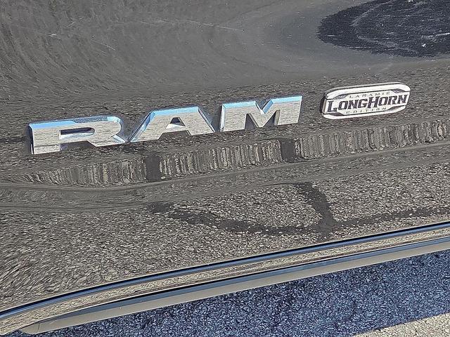 Photo of 2019 Diamond Black Crystal Pearlcoat RAM 1500
