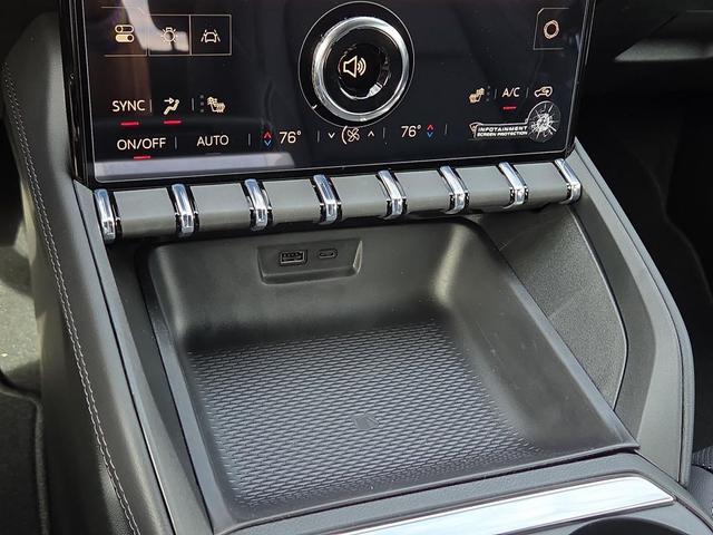 Photo of 2026 Summit White GMC Terrain