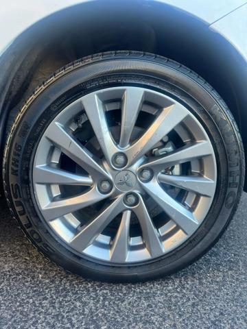 Photo of 2018 Pearl White Mitsubishi Mirage G4