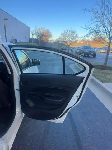 Photo of 2018 Pearl White Mitsubishi Mirage G4